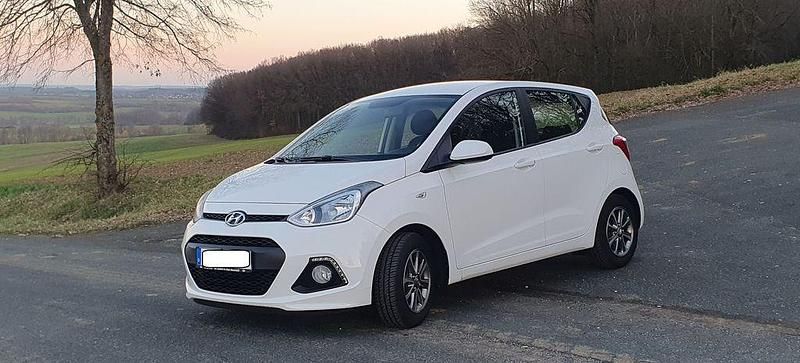 Gebraucht Hyundai i10 Edition 67 PS (49 kW) 2014 Weiß Kleinwagen