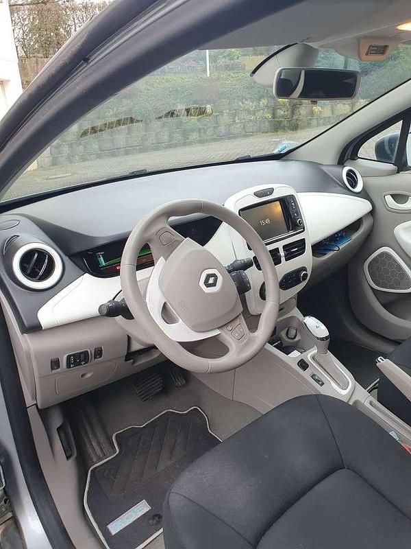 Second-hand Renault Zoe Life 42 kW (58 CP) 2019 Argintiu Hatchback