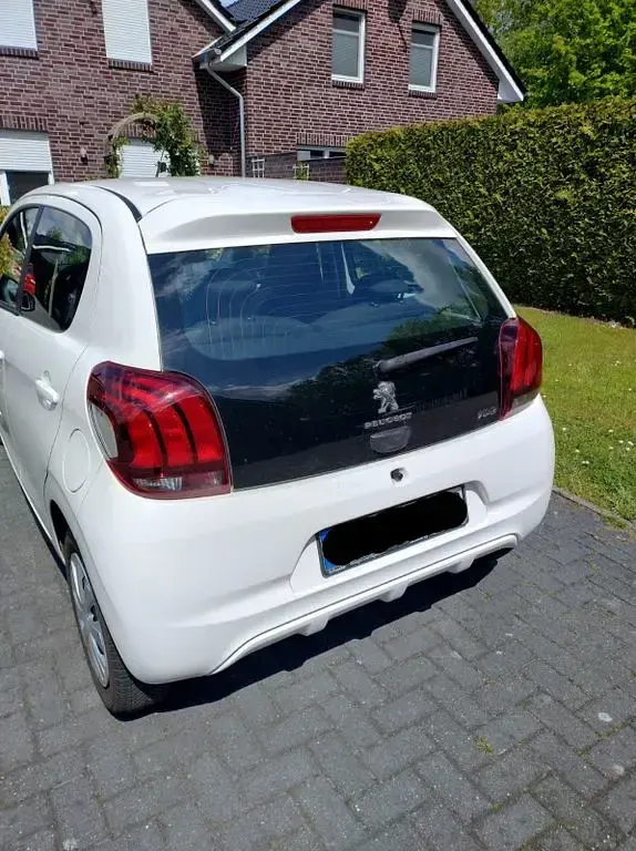 Gebraucht Peugeot 108 Active 72 PS (52 kW) 2021 Weiß Limousine