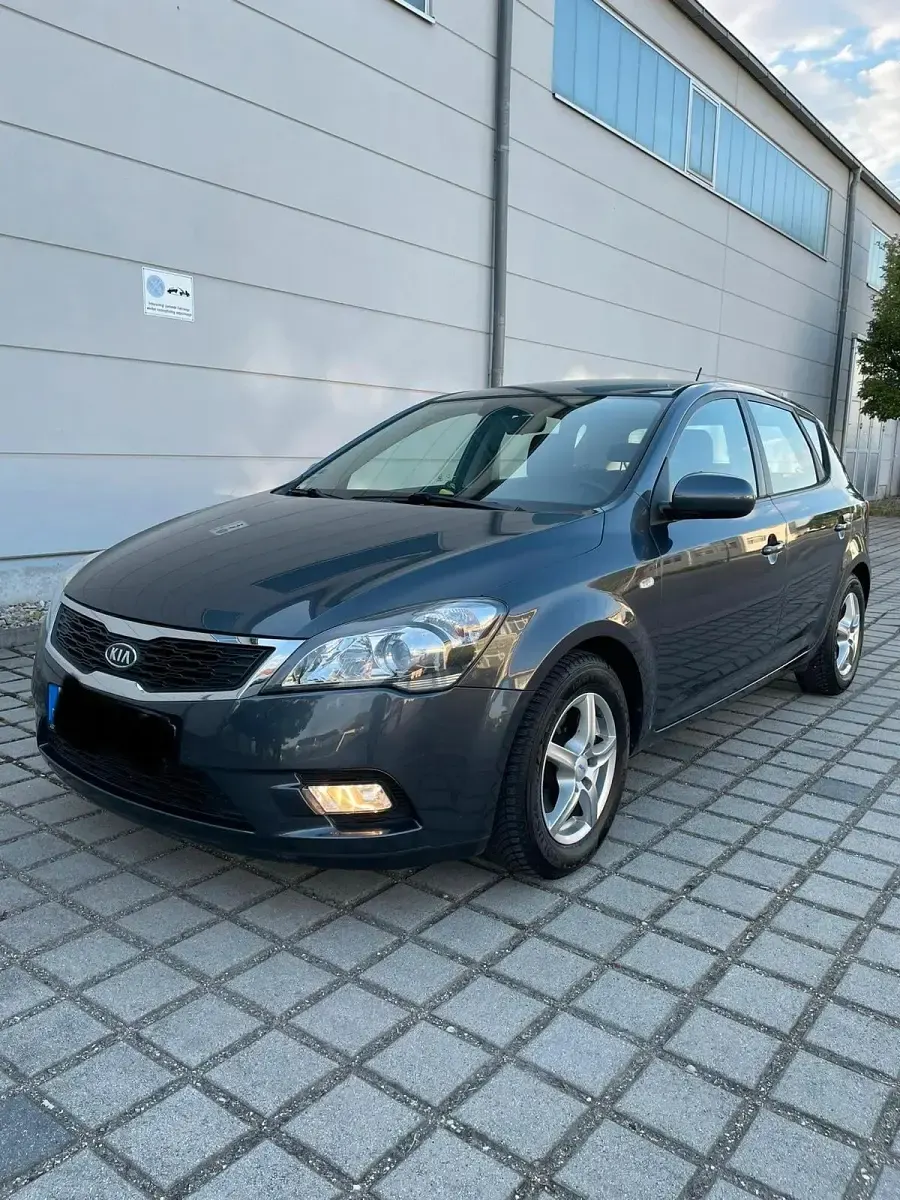 Gebraucht Kia Ceed Vision 90 PS (66 kW) 2010 Grau Kleinwagen