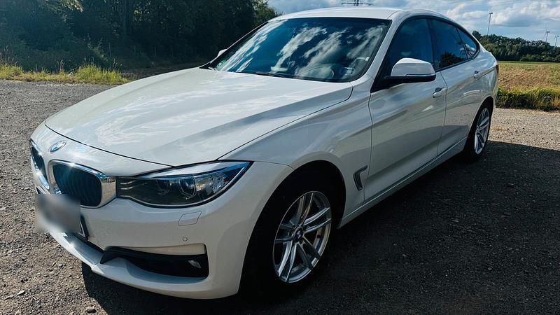 Weiß Gebraucht 2013 BMW 318 Gran Turismo Coupé | 16.990 € (Etwas zu teuer) - Bild 1/4