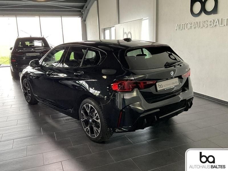 Gebraucht BMW 116 M Sport 122 PS (89 kW) 2025 Saphirschwarz met. Kleinwagen