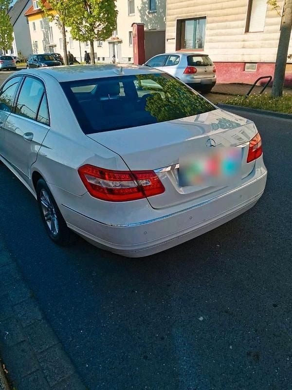 Second-hand Mercedes E220 170 CP (125 kW) 2011 Alb Berlinǎ
