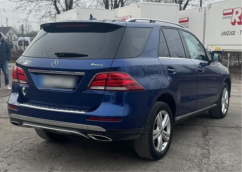Gebraucht Mercedes GLE250 204 PS (150 kW) 2017 Blau SUV