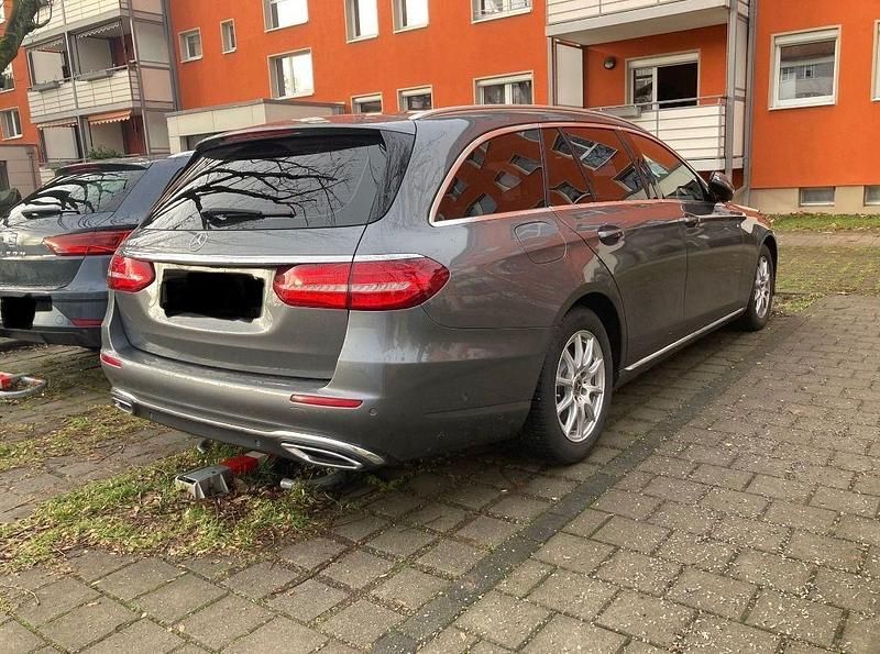 Gebraucht Mercedes E220 194 PS (142 kW) 2018 Grau Kombi