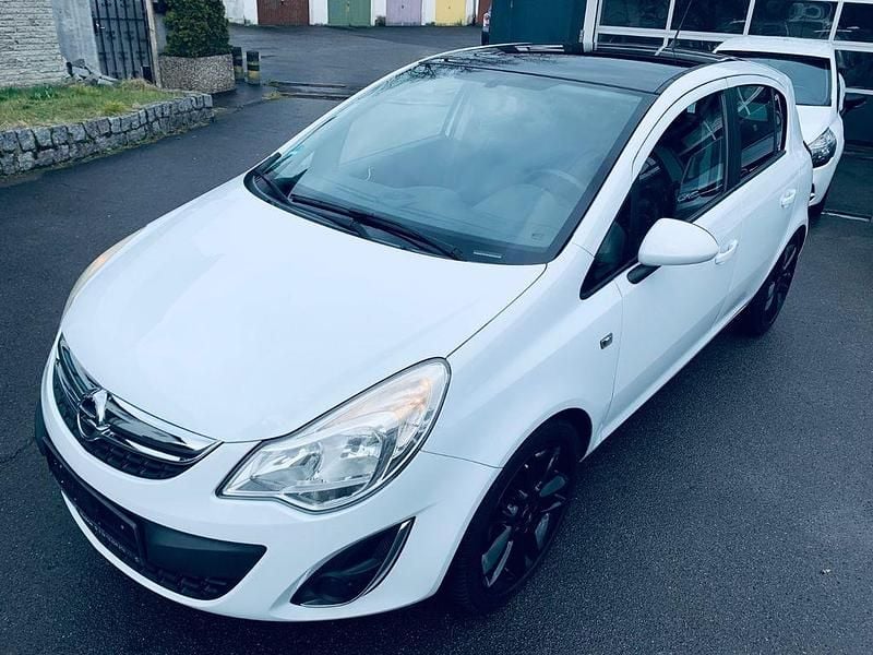Gebraucht Opel Corsa Color Edition 101 PS (74 kW) 2011 Weiß Kleinwagen