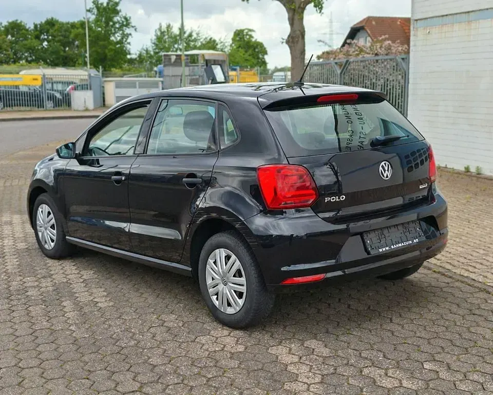 Używany VW Polo Trendline 60 KM (44 kW) 2016 Czarny Sedan/Limuzyna