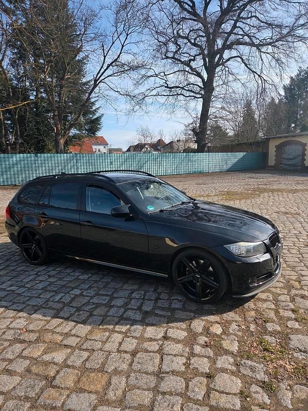 Gebraucht BMW 320 177 PS (130 kW) 2008 Schwarz Kombi