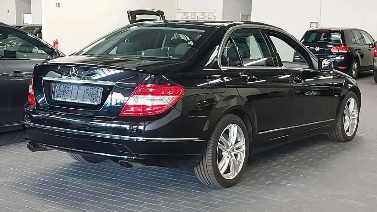 Gebraucht Mercedes C350 Avantgarde 231 PS (169 kW) 2011 Obsidianschwarz Limousine
