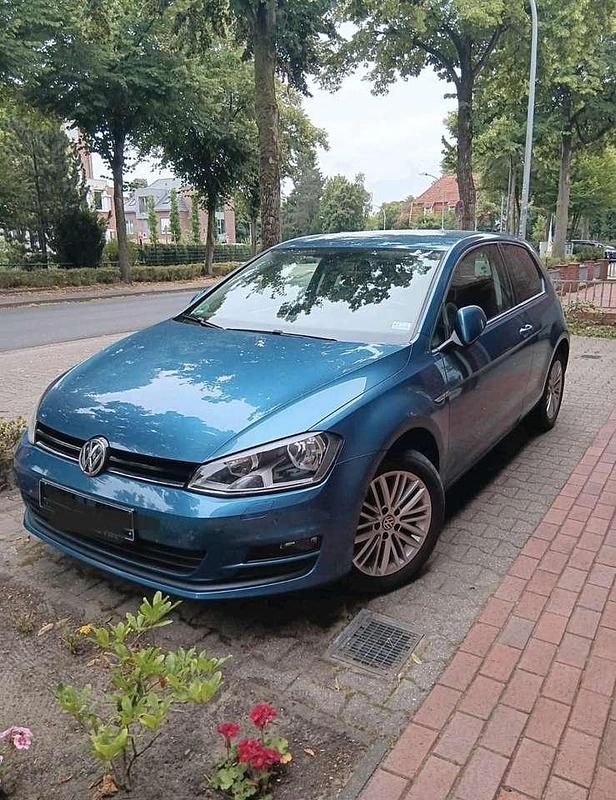 Blau Gebraucht 2014 VW Golf VII Cup Kleinwagen | 6.380 € (Guter Preis) - Bild 1/4