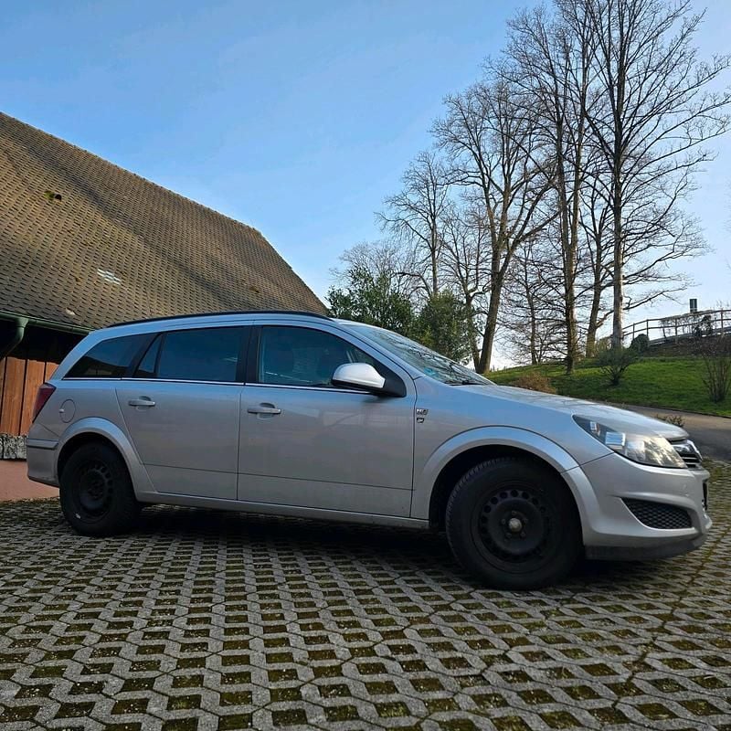 Gebraucht Opel Astra 110 PS (80 kW) 2010 Silber Kombi