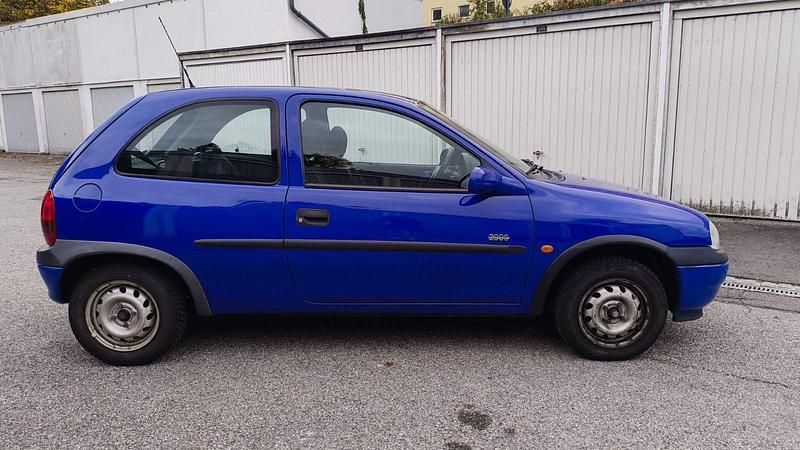Blau Gebraucht 2000 Opel Corsa Edition Limousine | 1.200 € (Fairer Preis) - Bild 1/4
