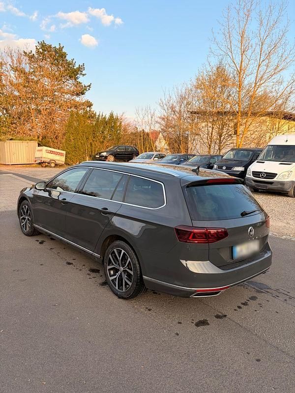 Gebraucht VW Passat Elegance 150 PS (110 kW) 2021 Grau Kombi