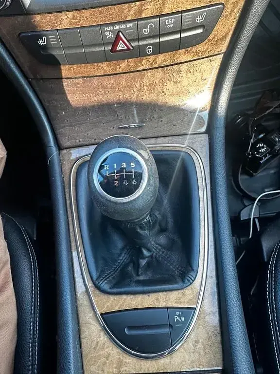 Usado Mercedes E220 Avantgarde 170 CV (125 kW) 2008 Negro Berlina