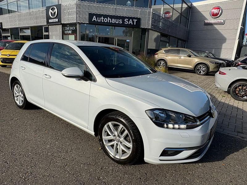 Silber Gebraucht 2017 VW Golf VII Comfortline Limousine | 13.985 € (Fairer Preis) - Bild 1/4