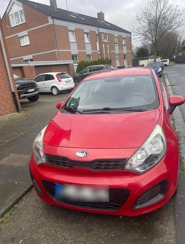Second-hand Kia Rio 84 CP (61 kW) 2011 Roșu Berlinǎ