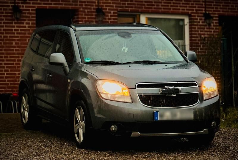 Grau Gebraucht 2012 Chevrolet Orlando Van / Kleinbus | 2.500 € (Etwas zu teuer) - Bild 1/4