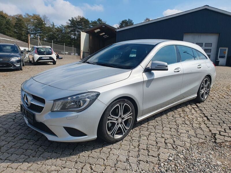 Silber Gebraucht 2015 Mercedes CLA200 Shooting Brake Kombi | 9.400 € (Fairer Preis) - Bild 1/4