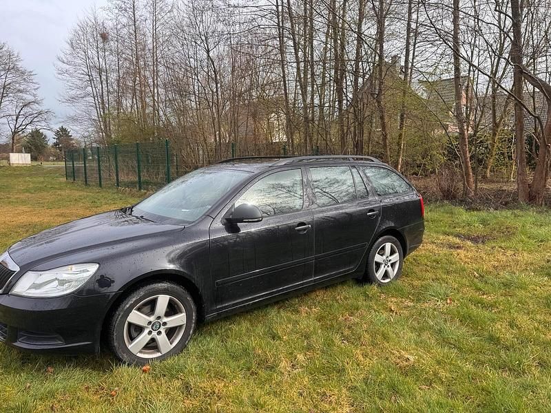 Gebraucht Skoda Octavia 122 PS (89 kW) 2010 Schwarz Limousine