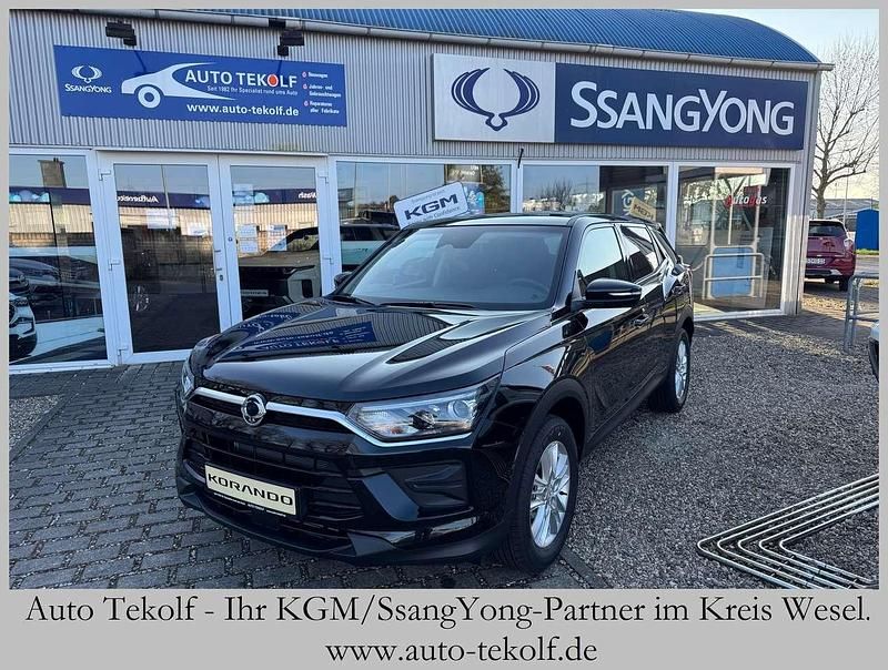 Space black mica metallic Neu 2025 Ssangyong (KGM) Korando SUV | 25.750 € - Bild 1/3