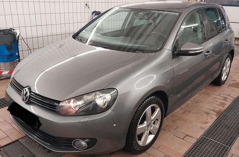 Gebraucht VW Golf VI Team 105 PS (77 kW) 2010 Grau Kleinwagen