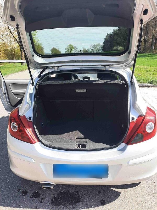 Gebraucht Opel Corsa Edition 86 PS (63 kW) 2011 Silber Kleinwagen