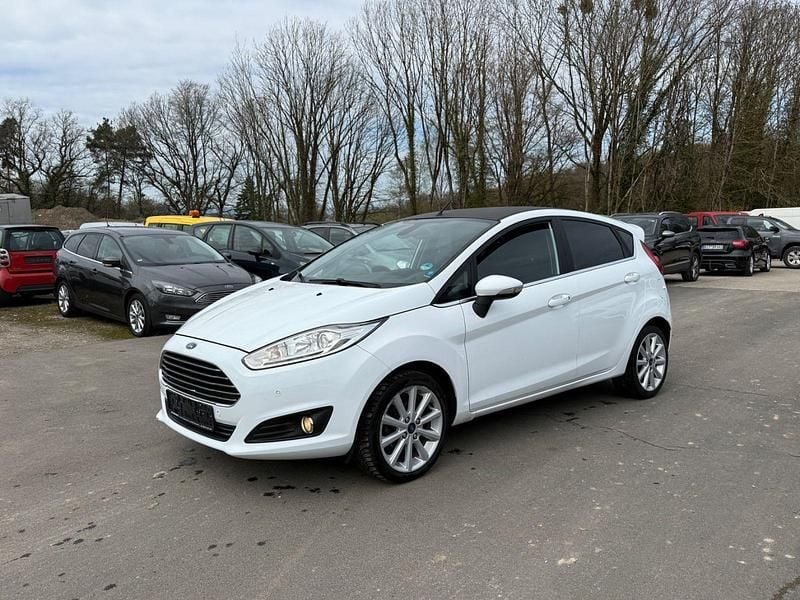Gebraucht Ford Fiesta Titanium 95 PS (69 kW) 2015 Weiß Kleinwagen