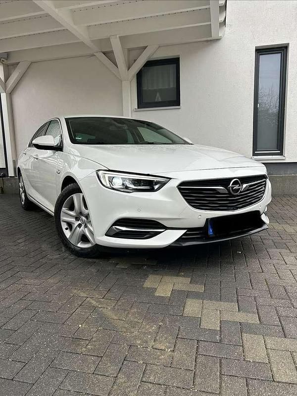 Gebraucht Opel Insignia Innovation 165 PS (121 kW) 2020 Weiß Kleinwagen