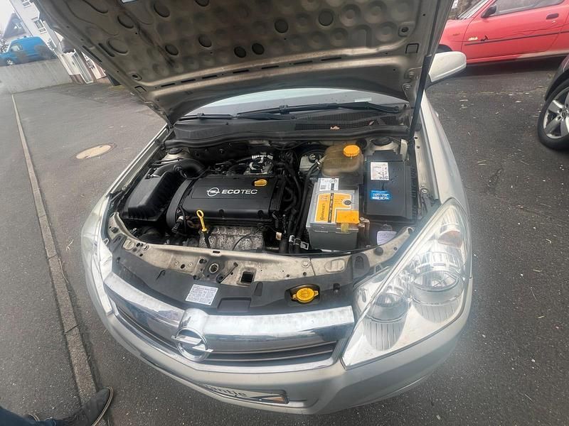 Gebraucht Opel Astra 115 PS (84 kW) 2009 Silber Limousine