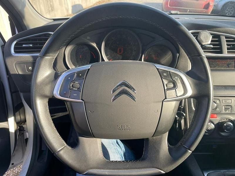 Gebraucht Citroën C4 SELECTION 92 PS (67 kW) 2013 Weiß Limousine