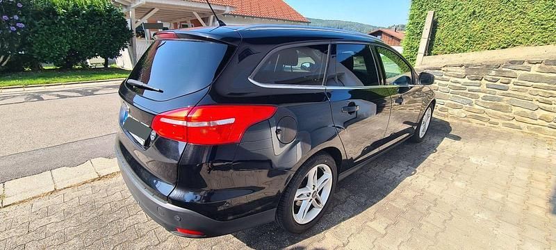 Gebraucht Ford Focus Titanium 120 PS (88 kW) 2018 Schwarz Kombi