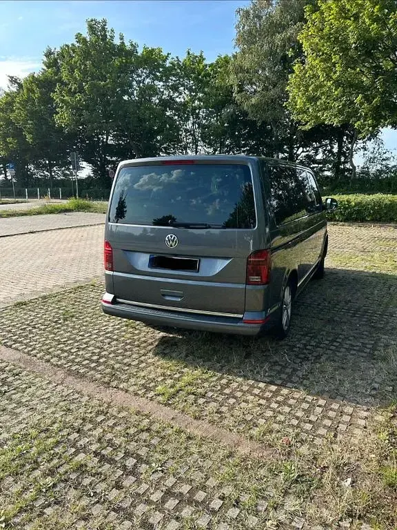 Gebraucht VW Multivan 150 PS (110 kW) 2021 Grau Van / Kleinbus