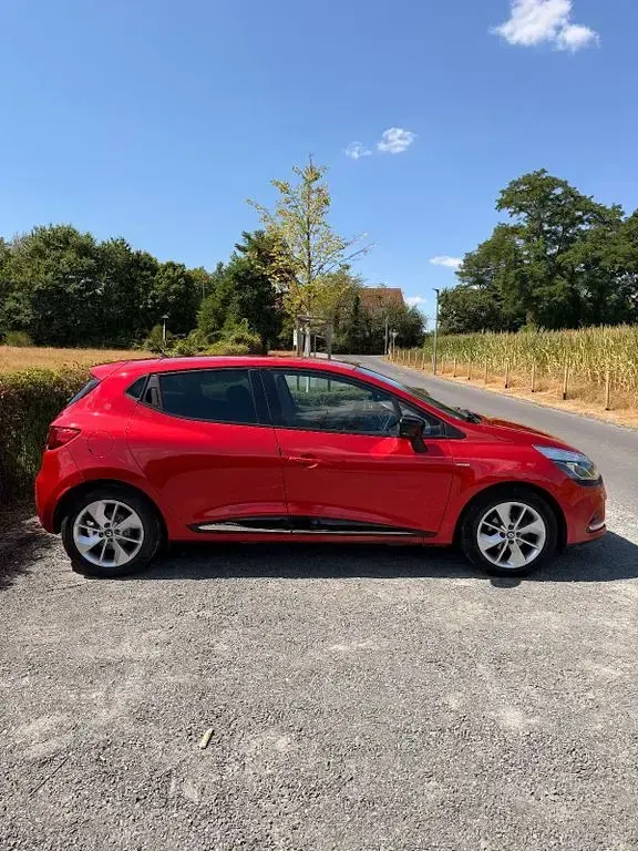 Gebraucht Renault Clio IV LIMITED 118 PS (86 kW) 2017 Rot Limousine