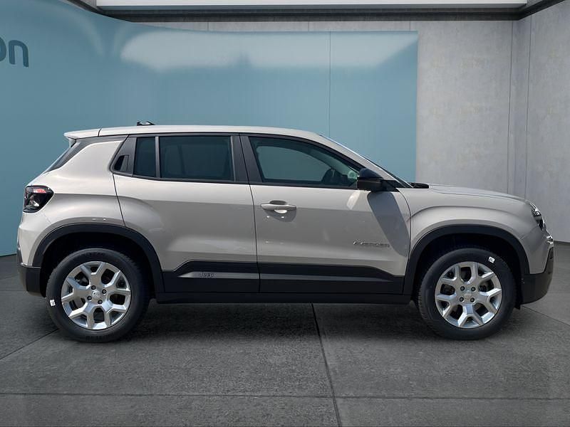 Neu Jeep Avenger 110 PS (80 kW) 2025 Grau SUV