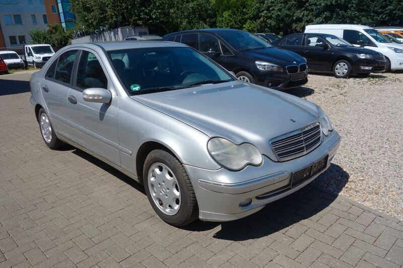 Silber Gebraucht 2002 Mercedes C180 Classic Limousine | 1.389 € (Superpreis) - Bild 1/4