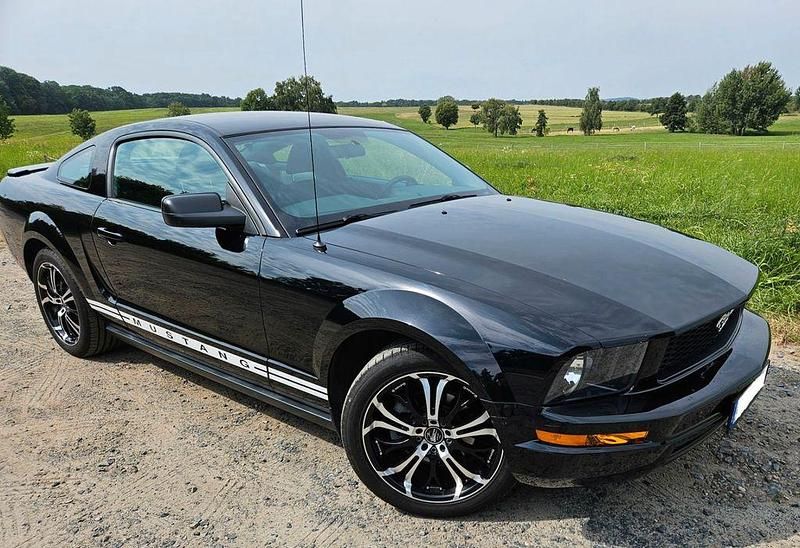 Schwarz Gebraucht 2007 Ford Mustang Coupé | 12.900 € (Etwas zu teuer) - Bild 1/4