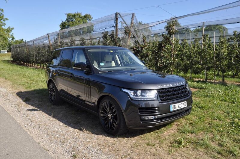 Grau Gebraucht 2015 Land Rover Range Rover Vogue SUV | 27.700 € (Superpreis) - Bild 1/4