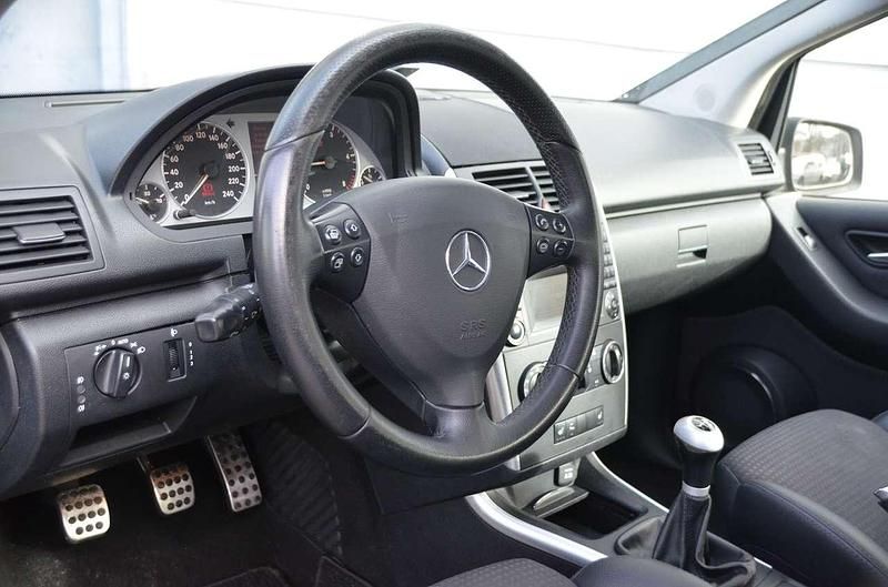 Gebraucht Mercedes A200 Sport 140 PS (102 kW) 2009 Kosmosschwarz  metalliclack Kleinwagen