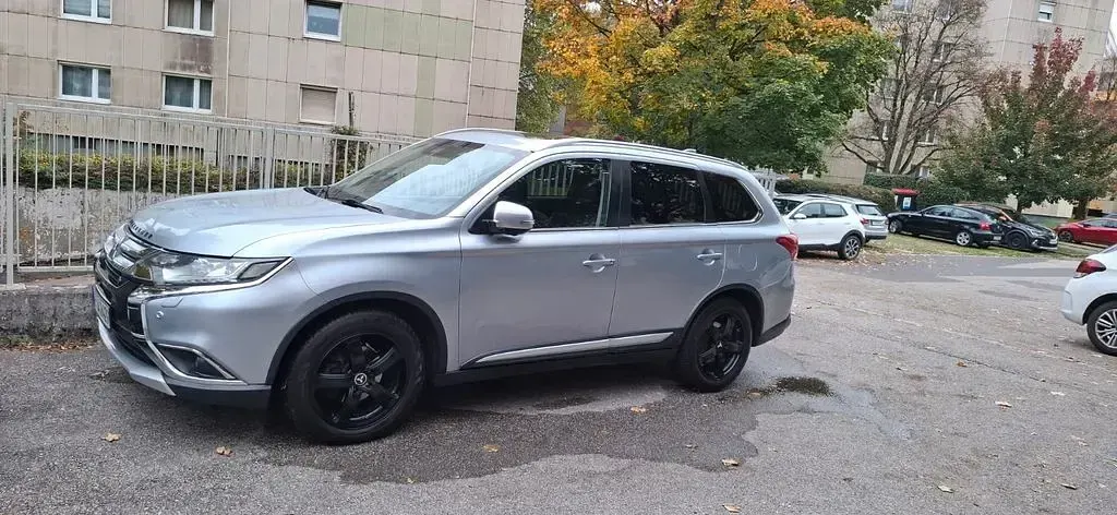 Gebraucht Mitsubishi Outlander Edition 150 PS (110 kW) 2017 Grau SUV