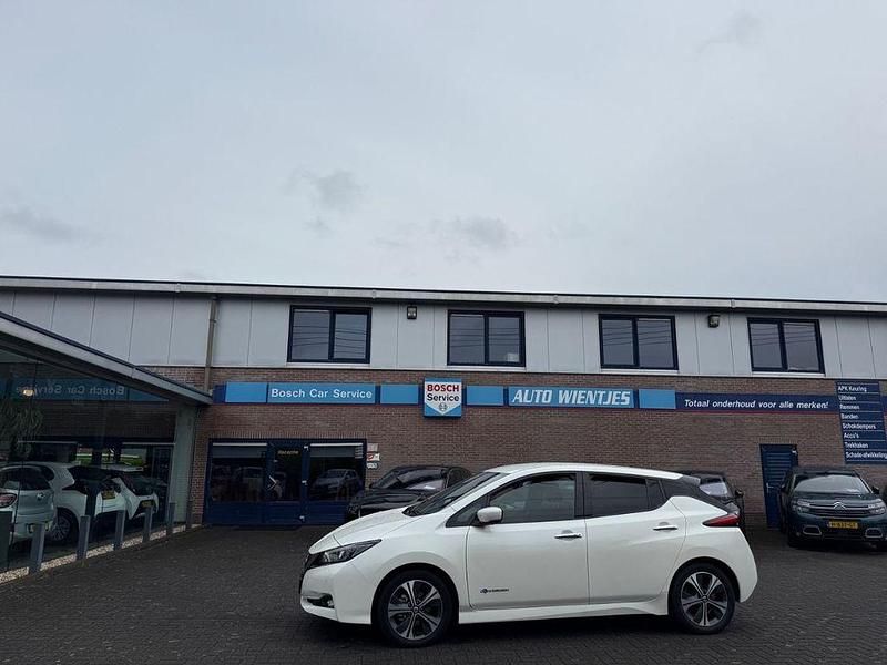 Weiß Gebraucht 2019 Nissan Leaf N-Connecta Kleinwagen | 12.450 € (Guter Preis) - Bild 1/4