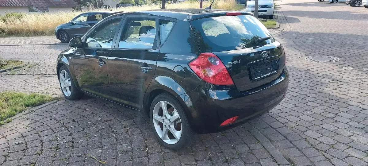 Gebraucht Kia Ceed 142 PS (104 kW) 2009 Schwarz Kleinwagen