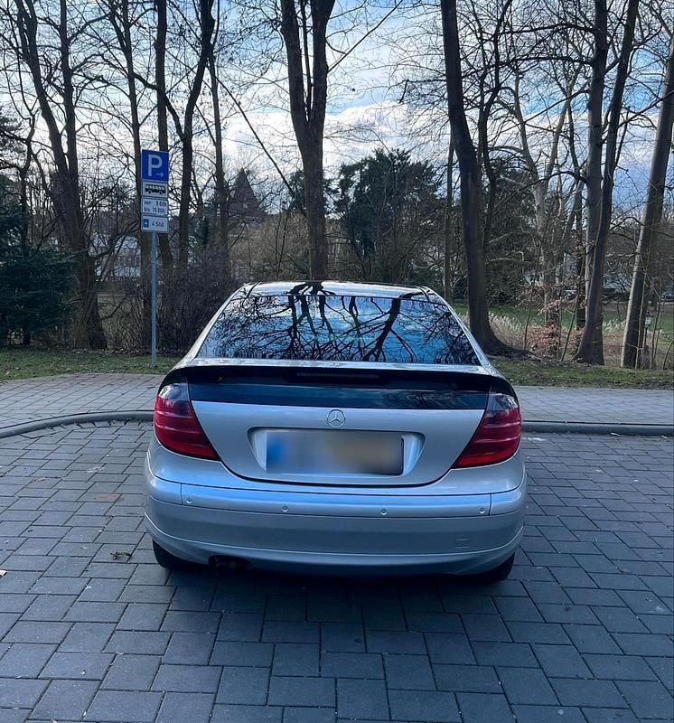 Gebraucht Mercedes C180 143 PS (105 kW) 2003 Silber Coupé