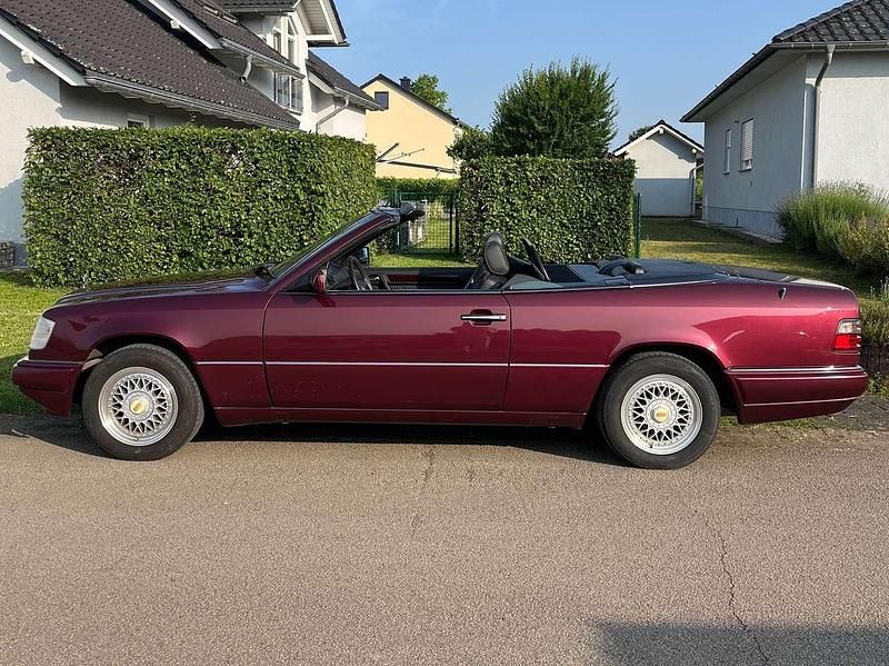 Rot Gebraucht 1996 Mercedes E200 Cabrio | 22.750 € - Bild 1/4