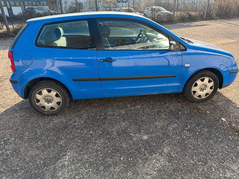 Gebraucht VW Polo 64 PS (47 kW) 2002 Blau Kleinwagen