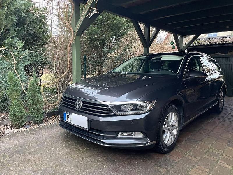 Gebraucht VW Passat Highline 179 PS (131 kW) 2018 Grau Kombi