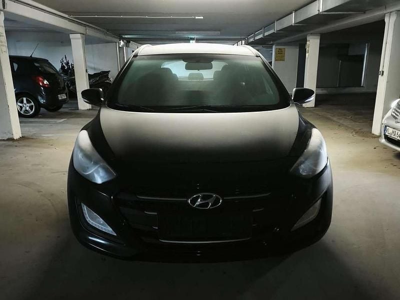 Gebraucht Hyundai i30 Style 110 PS (80 kW) 2017 Schwarz Kombi