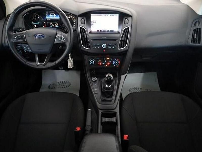 Gebraucht Ford Focus Business Edition 120 PS (88 kW) 2016 Grau Limousine