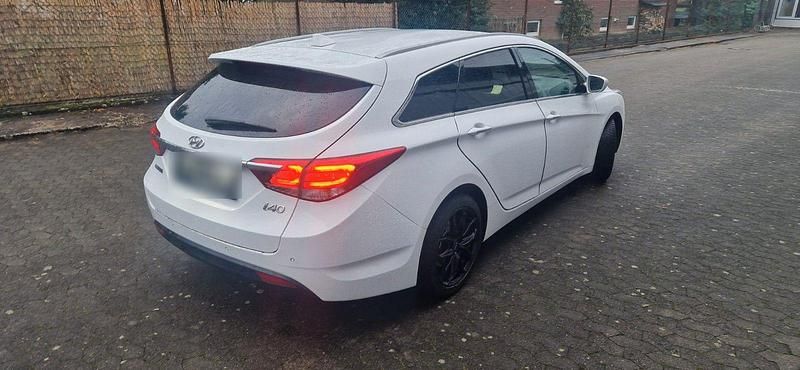 Gebraucht Hyundai i40 Trend 135 PS (99 kW) 2018 Weiß Kombi