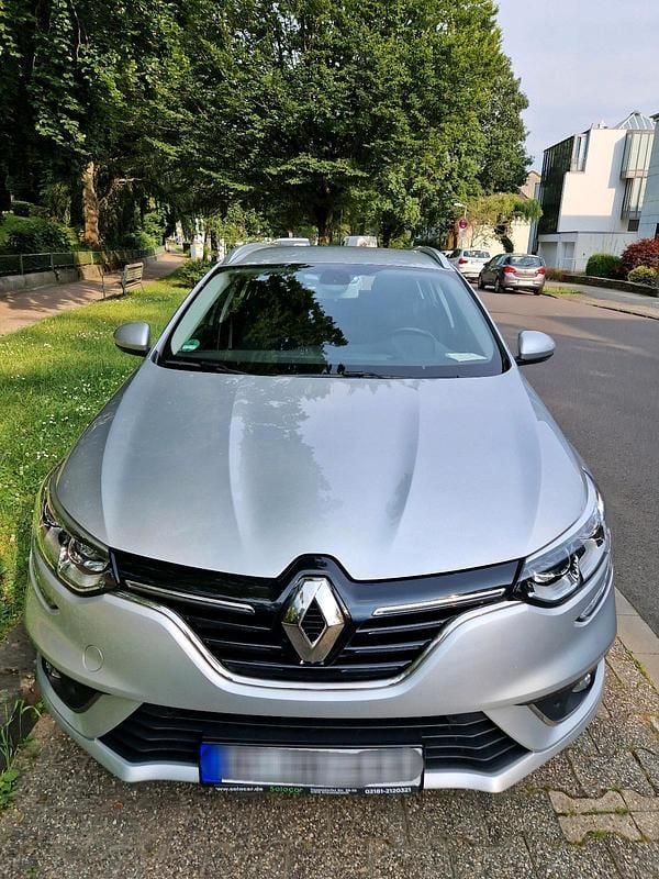 Silber Gebraucht 2020 Renault Mégane GrandTour Business Kombi | 13.750 € (Guter Preis) - Bild 1/4