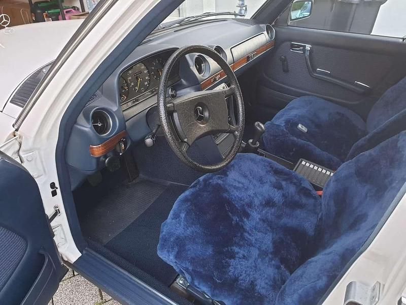 Gebraucht Mercedes E230 136 PS (100 kW) 1983 Limousine